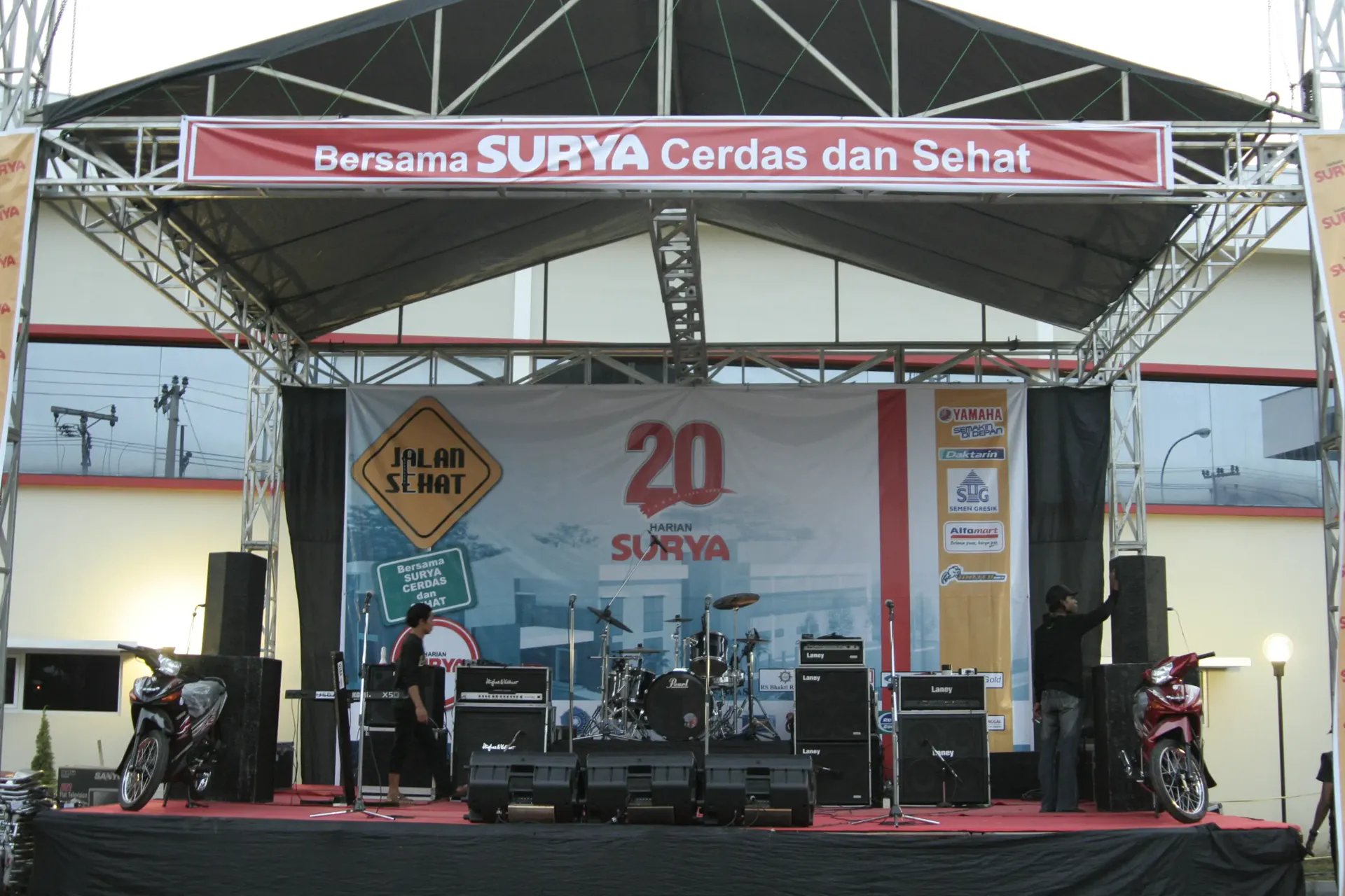 Jalan Sehat HUT Ke-20 Harian Surya